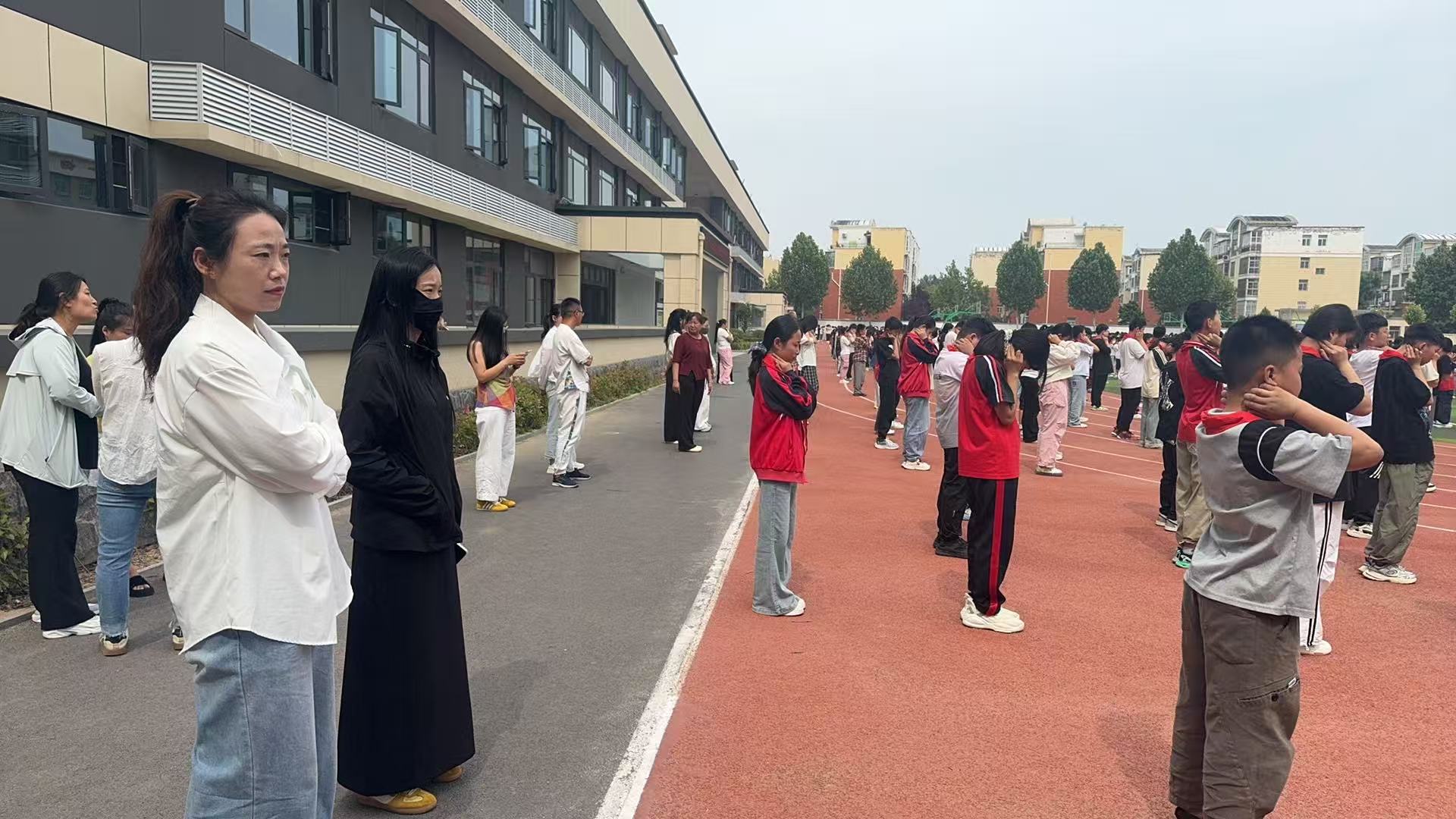 1747360202629736.jpg 8680866636cdddf1eeca6a071e78f7c.jpg